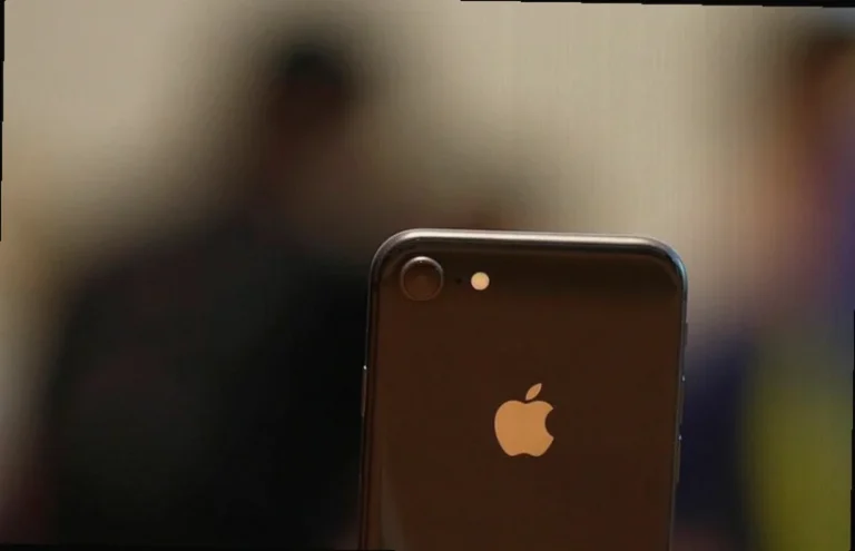 apple-stock-rises-wedbush-lifts-8c4d