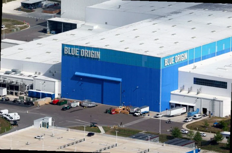 blue-origin-rocket-explodes-during-c061
