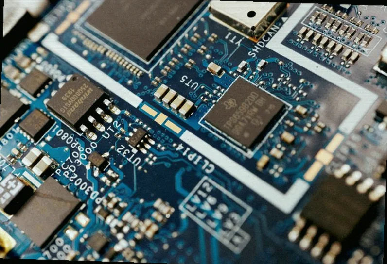boom-fuels-record-memory-chip-4052