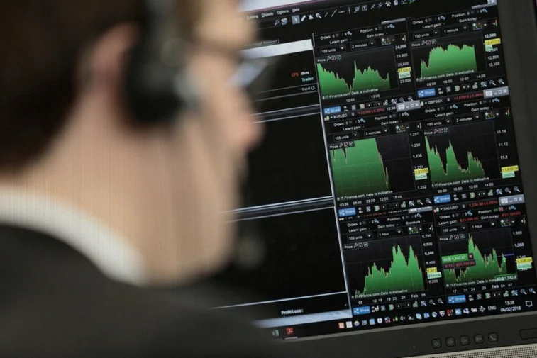 canada-stocks-higher-close-trade-d793