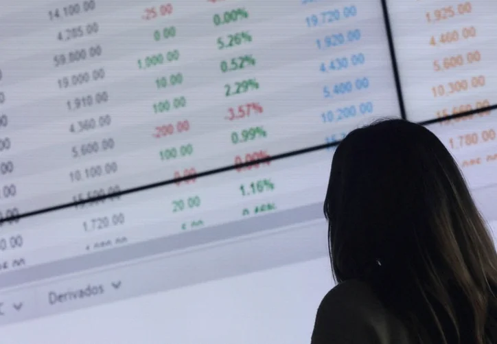 colombia-stocks-lower-close-trade-da28