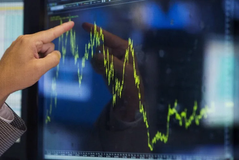 global-debt-hits-record-near-bae7