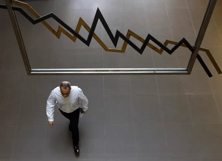 greece-stocks-higher-close-trade-e569