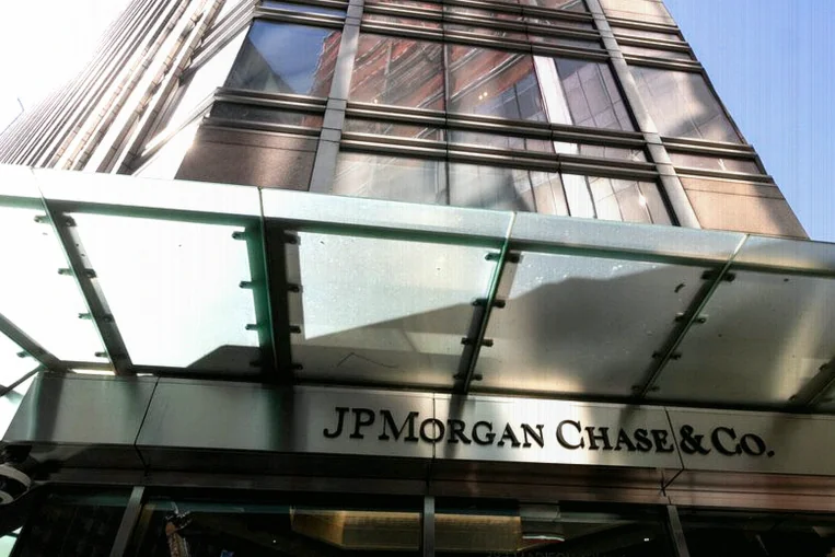 jpmorgan-hire-more-specialists-fewer-d393