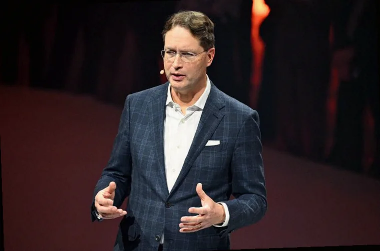 mercedes-benz-ceo-current-rules-0d4d