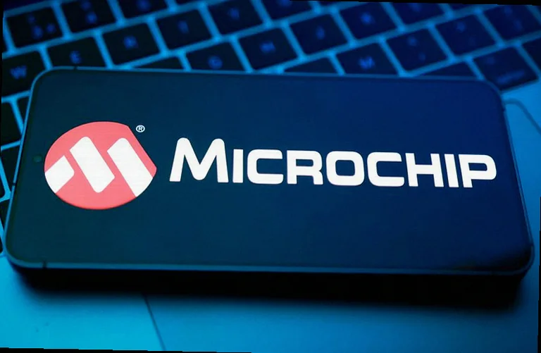 microchip-tech-forecasts-quarterly-revenue-e105