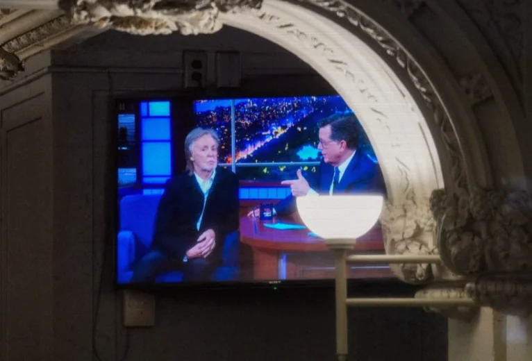 paul-mccartney-helps-stephen-colbert-e771