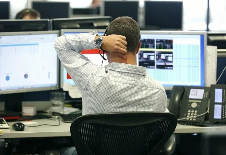 quantum-cyber-stock-gains-manufacturing-e9db