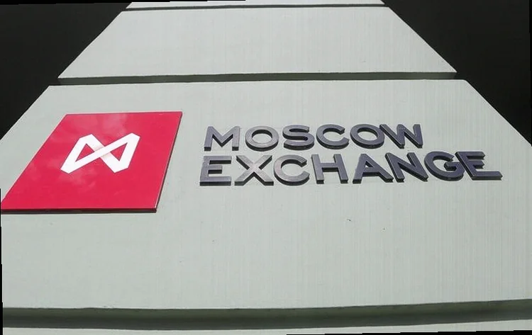 russia-stocks-lower-close-trade-2417