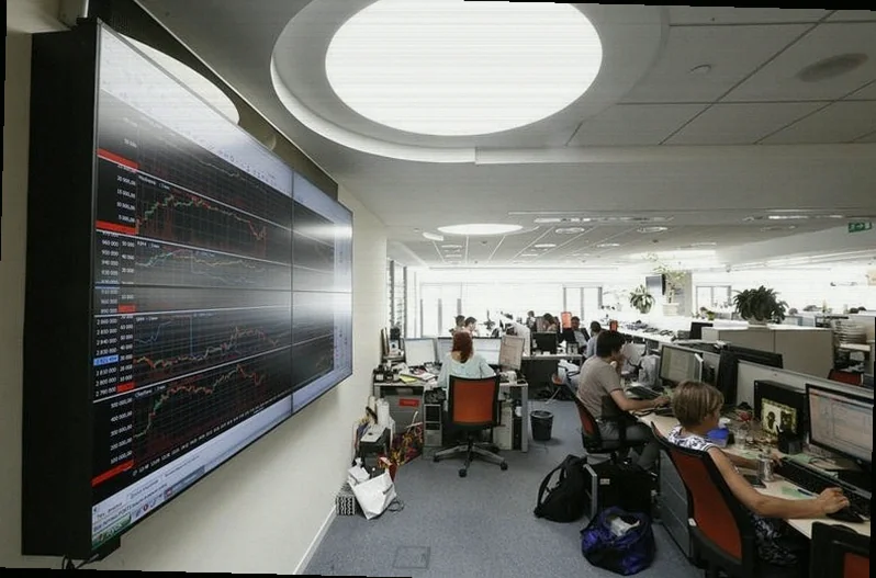 russia-stocks-lower-close-trade-bdbe