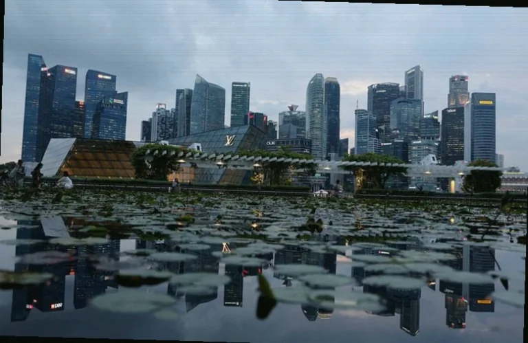 singapore-urges-financial-firms-use-75ba