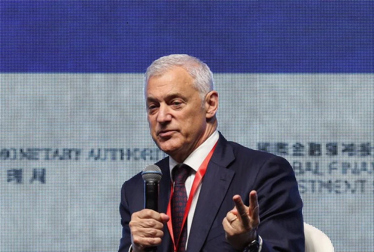 stanchart-ceo-seeks-reassure-staff-da76