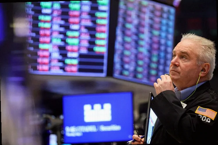 stock-futures-dip-after-wall-7345