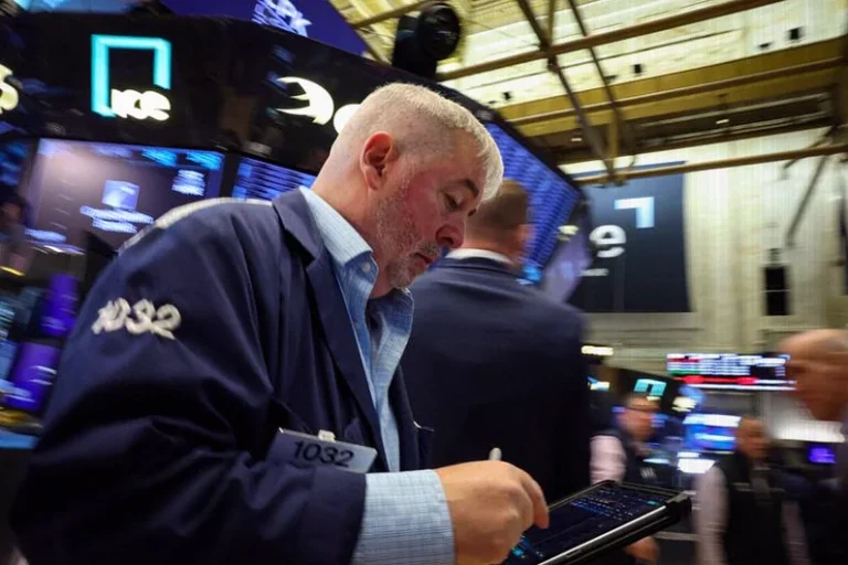 stock-index-futures-rise-middle-28de