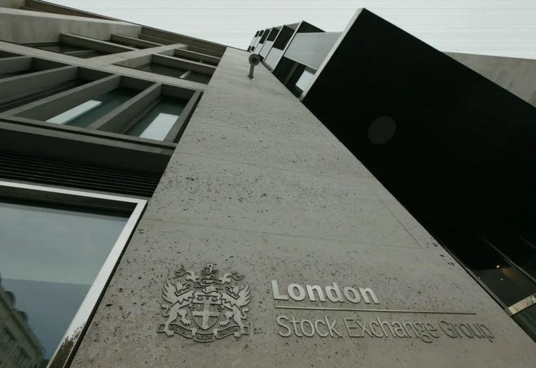 stocks-lower-close-trade-investing-354c