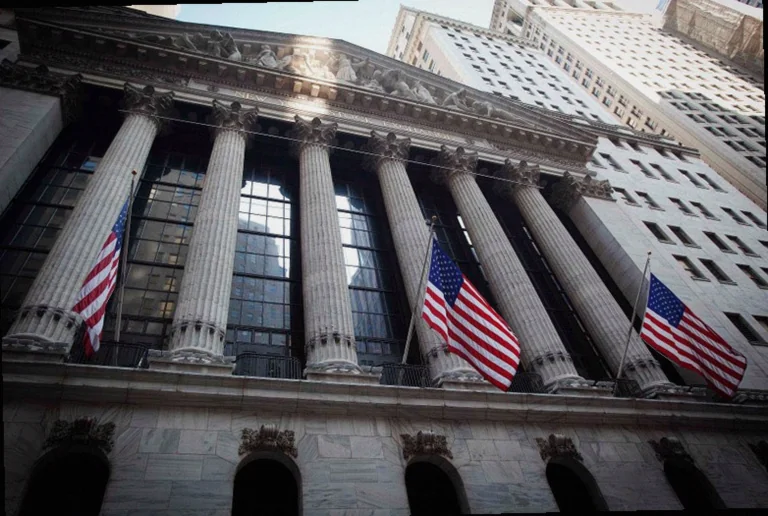 stocks-mixed-close-trade-dow-8834