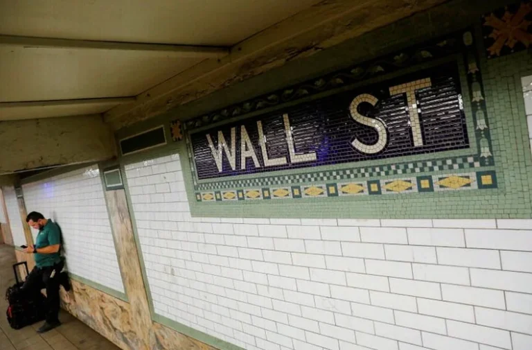 stocks-mixed-close-trade-dow-df63
