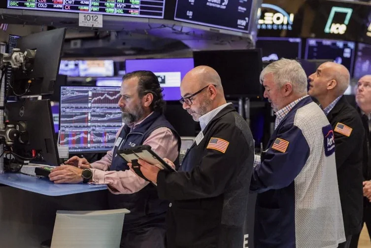 500-nasdaq-slide-open-broadcom-71d6