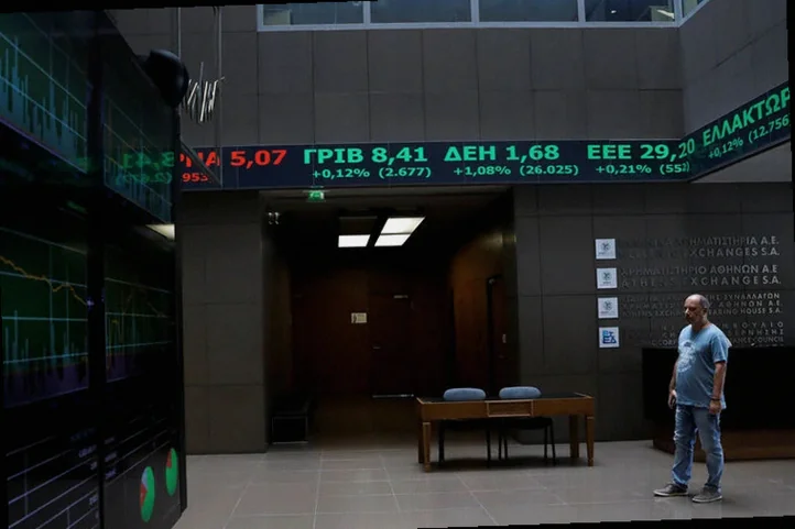 greece-stocks-higher-close-trade-2c40