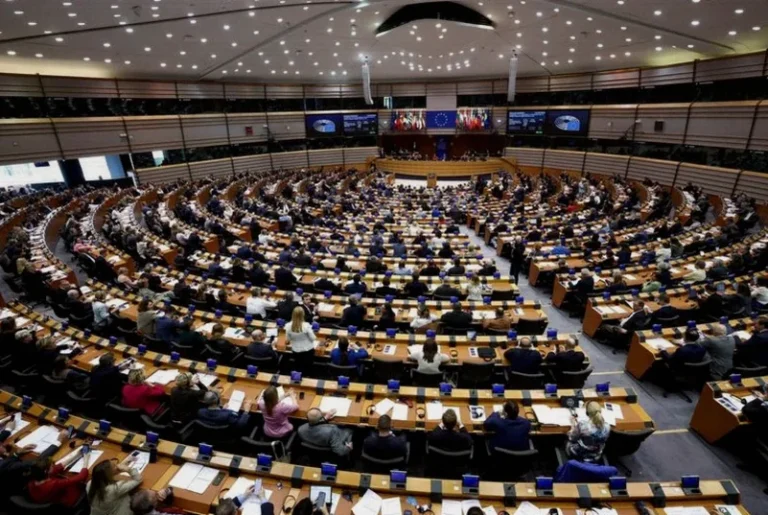 parliament-switch-french-search-engine-7081